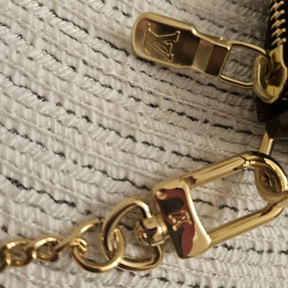 ⭐SOLD⭐ Louis Vuitton Mini Pochette Accessoires Monogram | Chain Strap | France - Picture 6 of 10